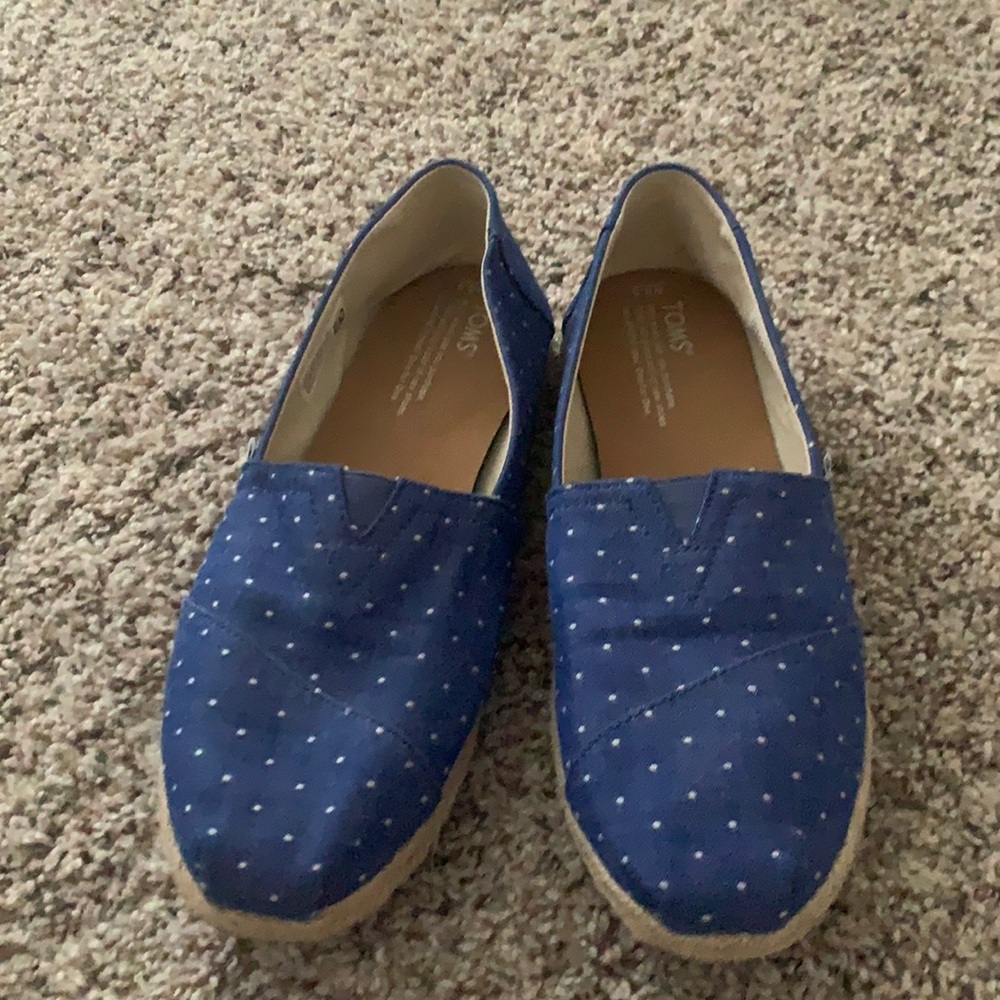 Toms blue with white dots